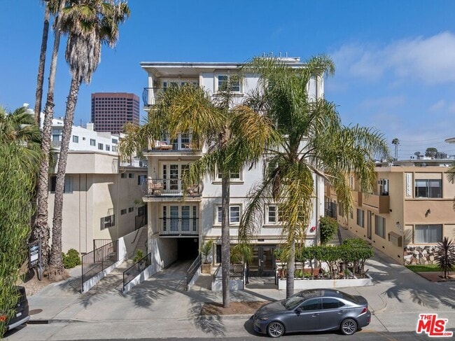 Foto del edificio - 11842 Darlington Ave