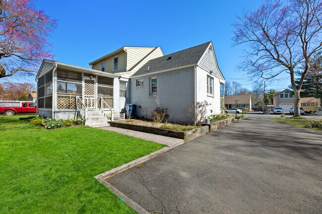 Foto del edificio - 43 Wayside Ln