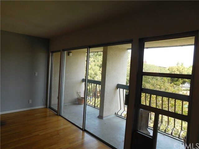 Building Photo - 5650 Cambridge Way