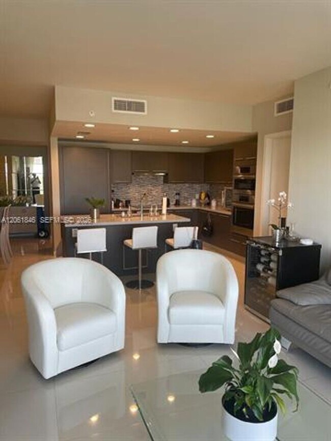 Foto del edificio - 7661 NW 107th Ave