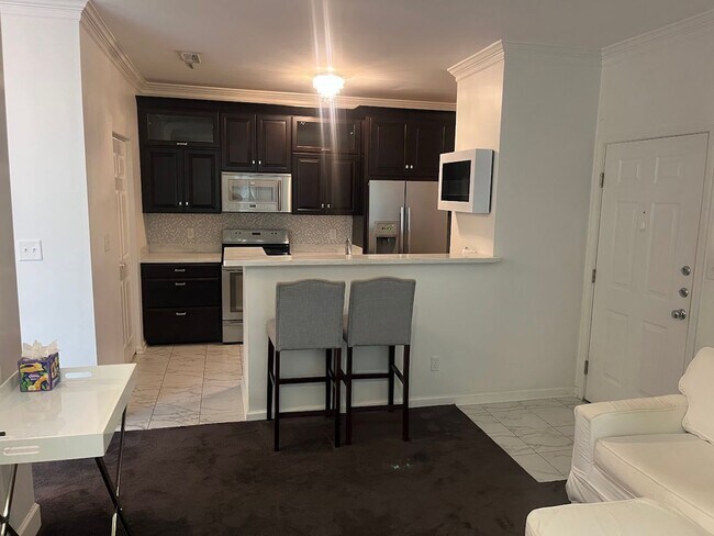 Foto del edificio - Available now. Beautiful, FULLY-FURNISHED 1 BR/1 BA Condo in Mt Pleasant for Mid-Term Lease!