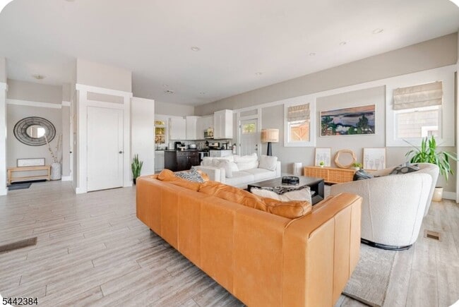Foto del edificio - 307 Lakeside Blvd