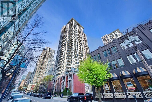 Building Photo - 928-928 Homer St