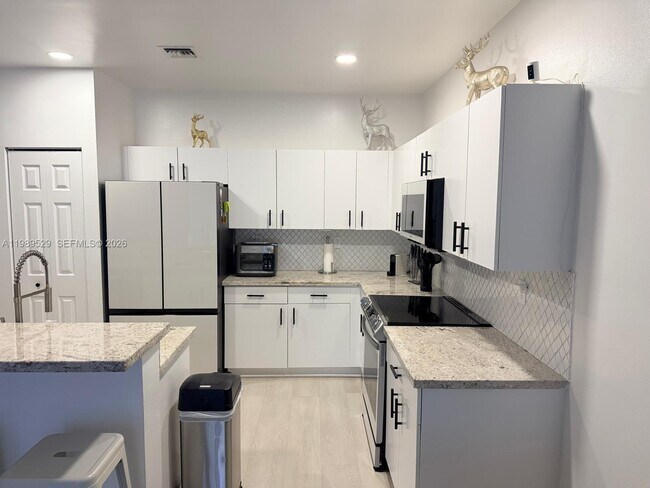 Foto del edificio - 1022 NE 42nd Terrace