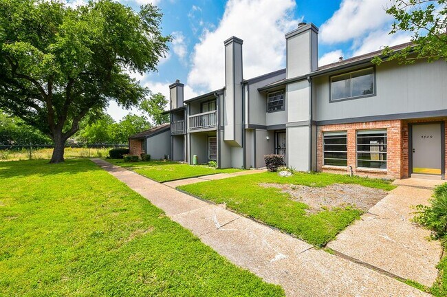 Foto del edificio - 5809 Village Forest Ct