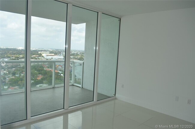Foto del edificio - 1861 NW S River Dr