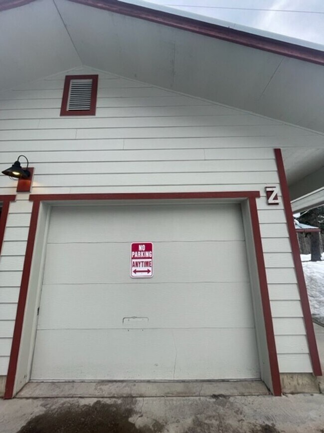 Foto del edificio - Long Term Rental on Lake Five!