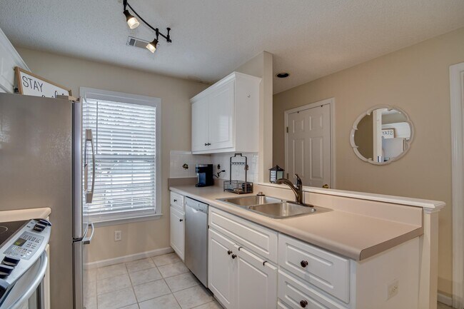 Building Photo - 2025 Summer Valley Way