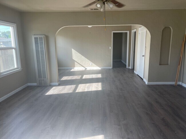 Foto del edificio - 712 W Hammond Ave