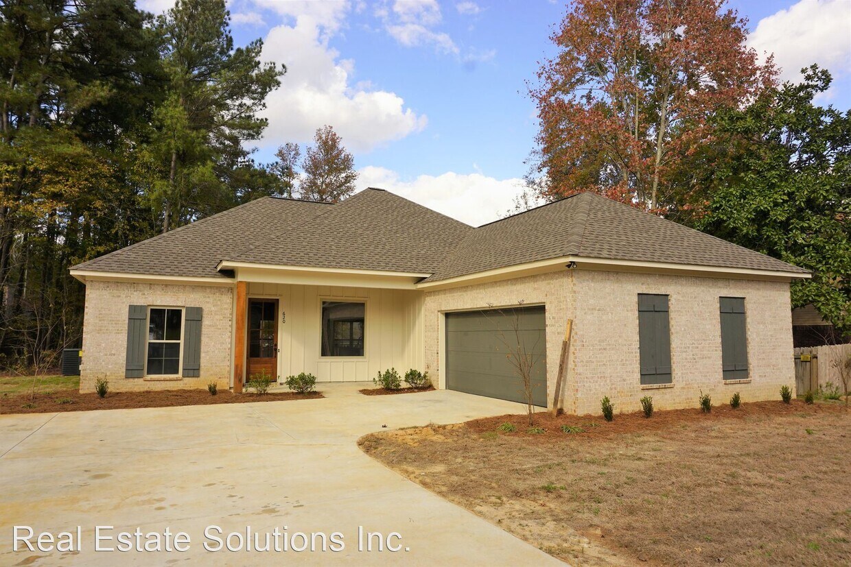 Primary Photo - 3 br, 2 bath House - 620 Bradford Dr