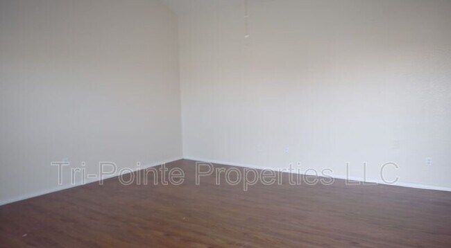 Building Photo - 105 Collett Ct