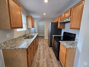 Building Photo - 1348 Maplewood Dr