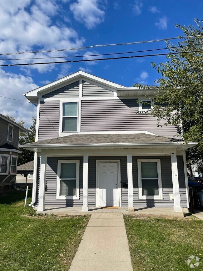 Apartments For Rent in University Heights, IA with Extra Storage 2