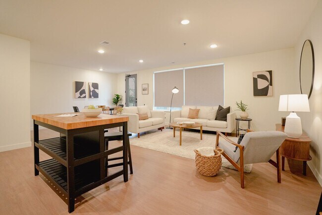 Interior Photo - 476 Taylor Apartments