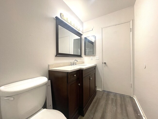 Foto del edificio - New 3 bd/2.5 bath Townhouse by CSUN.