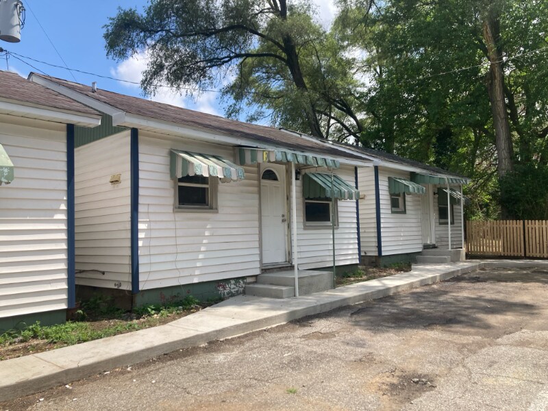 Building Photo - 110 W Willow Dr