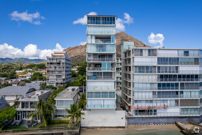 Foto del edificio - Seabreeze Apartments