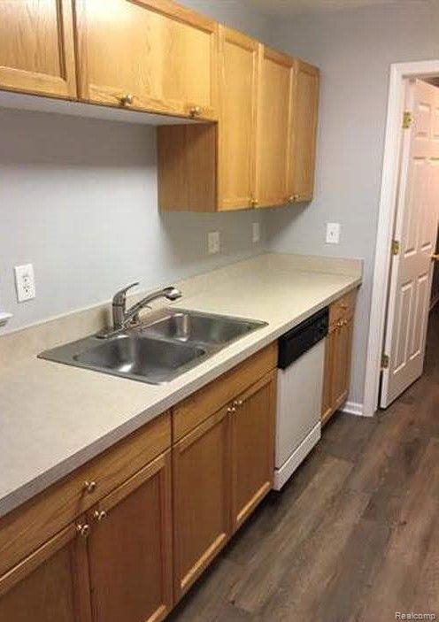 Building Photo - 5640 Pine Aires Dr