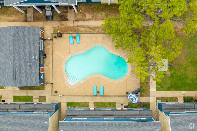 Segunda piscina - Charleston Apartments