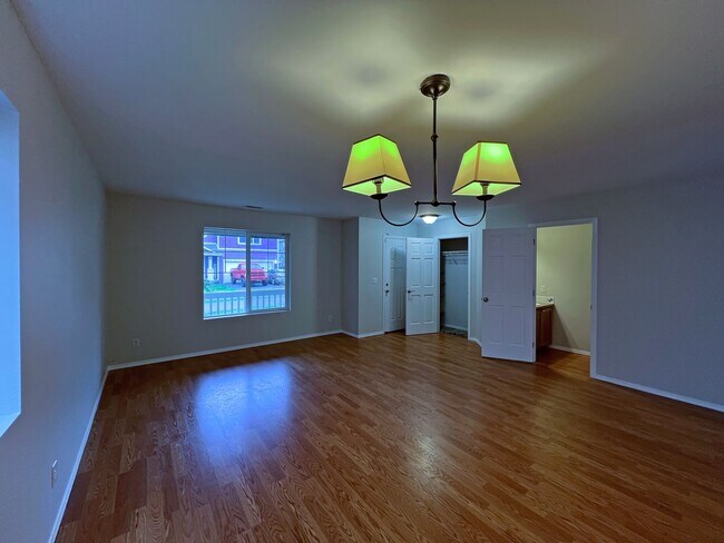 Foto del edificio - Beautiful 2,420 SF 4 BR/2.5 Bath Home with...