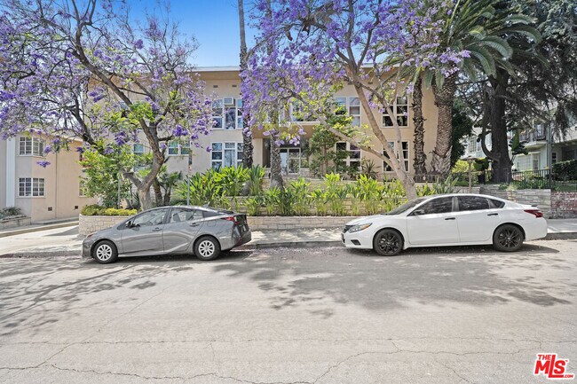 Foto del edificio - 1433 Hayworth Ave