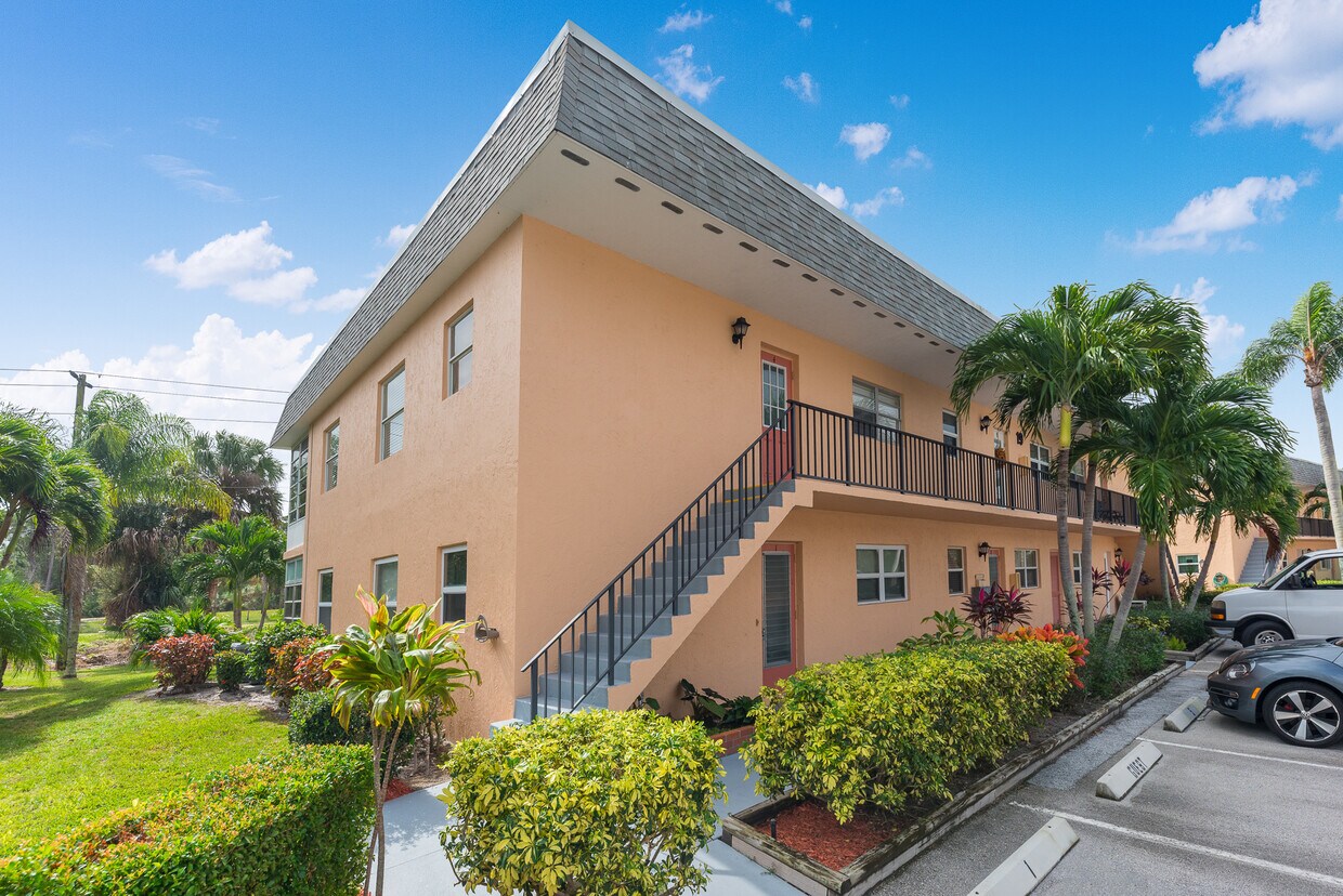Primary Photo - 2950 SE Ocean Blvd