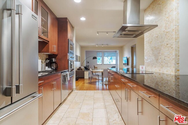 Foto del edificio - 10700 Wilshire Blvd