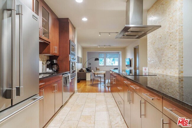 Building Photo - 10700 Wilshire Blvd