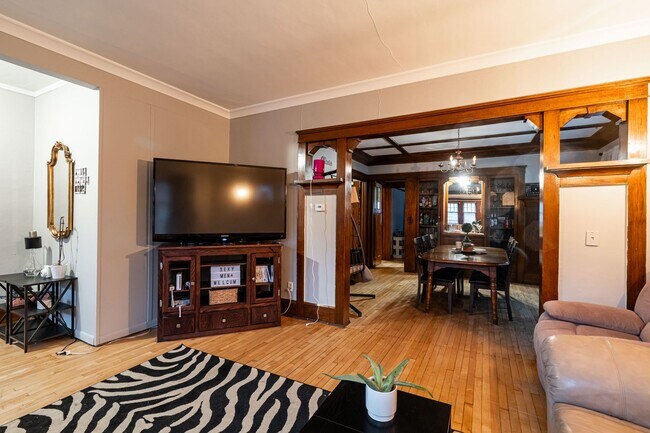 Foto del edificio - Oakland Lower 1/2 block to UWM