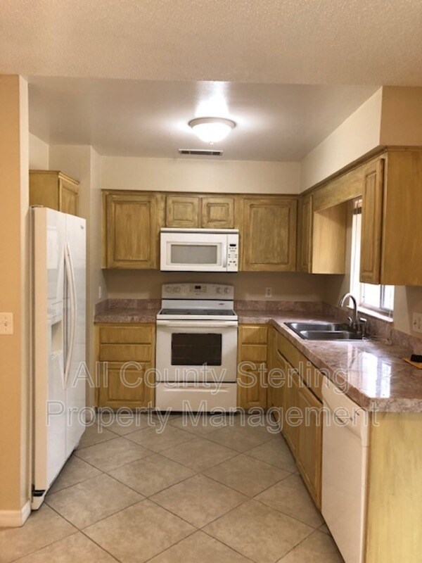 Building Photo - 4800 Beacon St