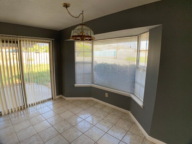 Kitchen Breakfast Table - 6400 Pizarro Dr