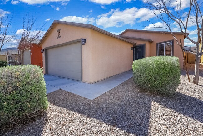 Building Photo - Tucson, AZ - Single-Family - $1,895.00