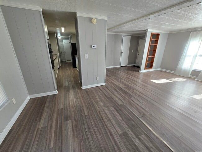 Building Photo - 301 SE 3rd St