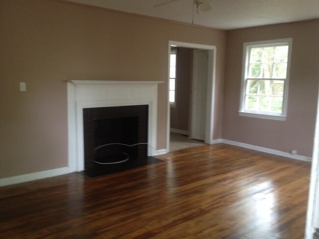 Building Photo - **AVAILABLE NOW**Near Ft. Benning/Columbus, GA 3 Bedroom / 1 Bathroom Home for Rent***
