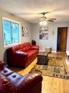 Foto del edificio - 1205 W Conant St