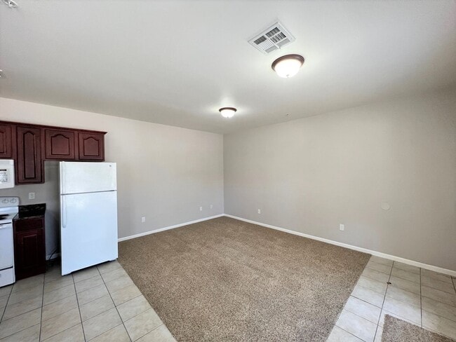 Foto del edificio - Pre-Leasing for 26/27 School Year