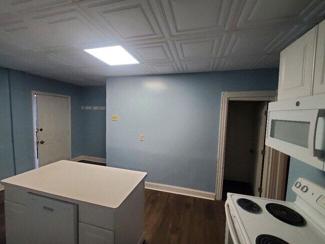 Foto del edificio - 548 Railroad St