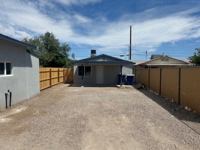 Building Photo - 1228 W Sonora St