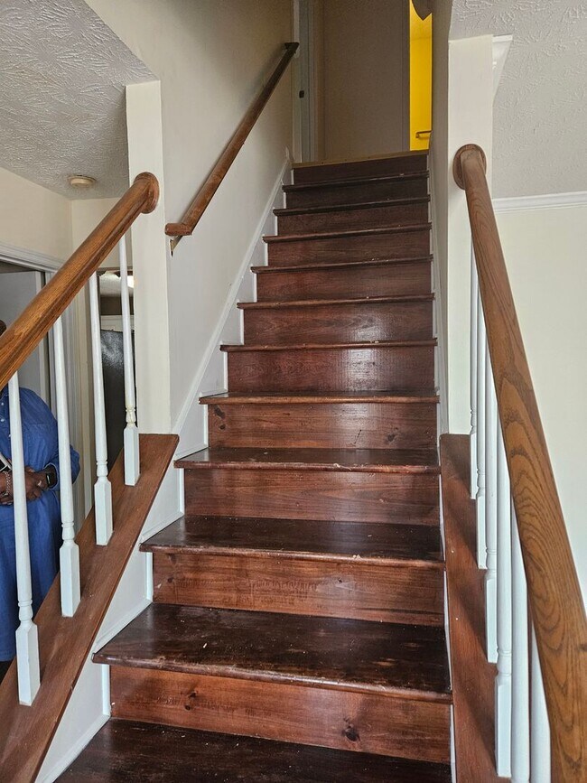 Building Photo - Spacious 3 Bedroom 2.5 Bath Home
