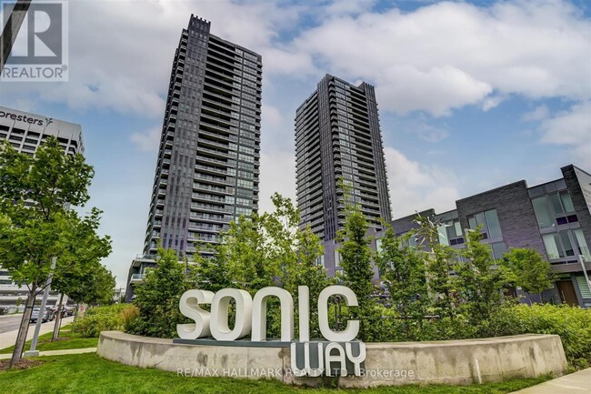 Photo du bâtiment - 6-N2806 Sonic Way