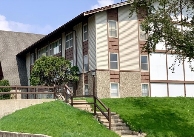 Building Photo - 210 19th St NE