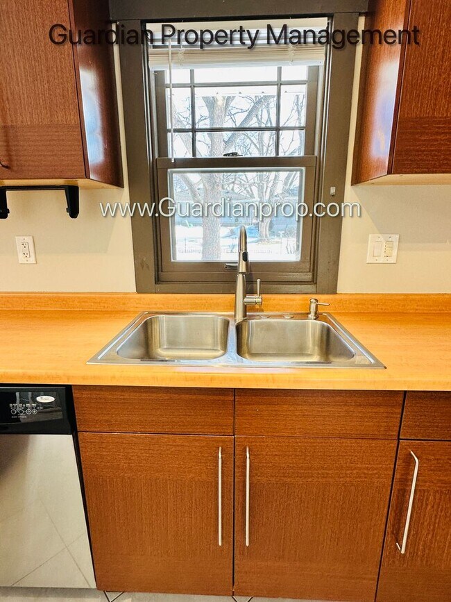 Foto del edificio - Richfield Single Family Home, Fenced Yard, 2 Car Garage, Dishwasher