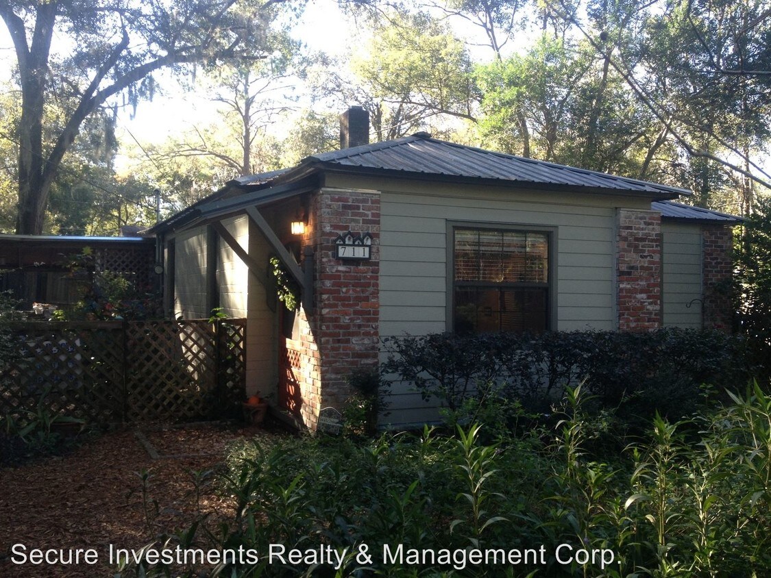 Primary Photo - 2 br, 1 bath House - 711 NW 34th Place