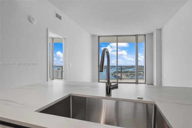 Foto del edificio - 1400 Biscayne Blvd