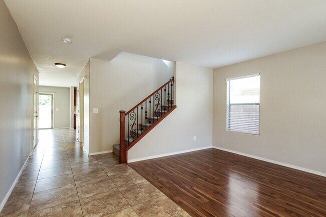 Foto del edificio - 12035 W Leather Ln