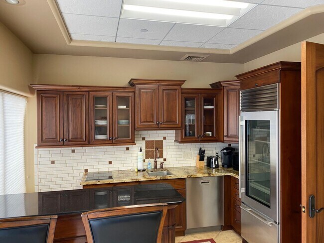 Foto del edificio - Large 1 bed / 1 bath Condo on North End of...
