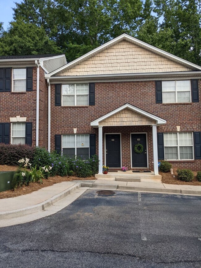 Foto del edificio - Highlands Condo Available - Located off Epps Bridge!