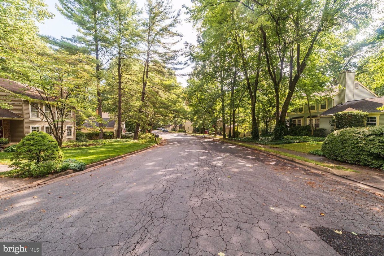 Primary Photo - 5926 New England Woods Dr