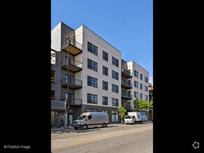 Building Photo - 2139 W Madison St