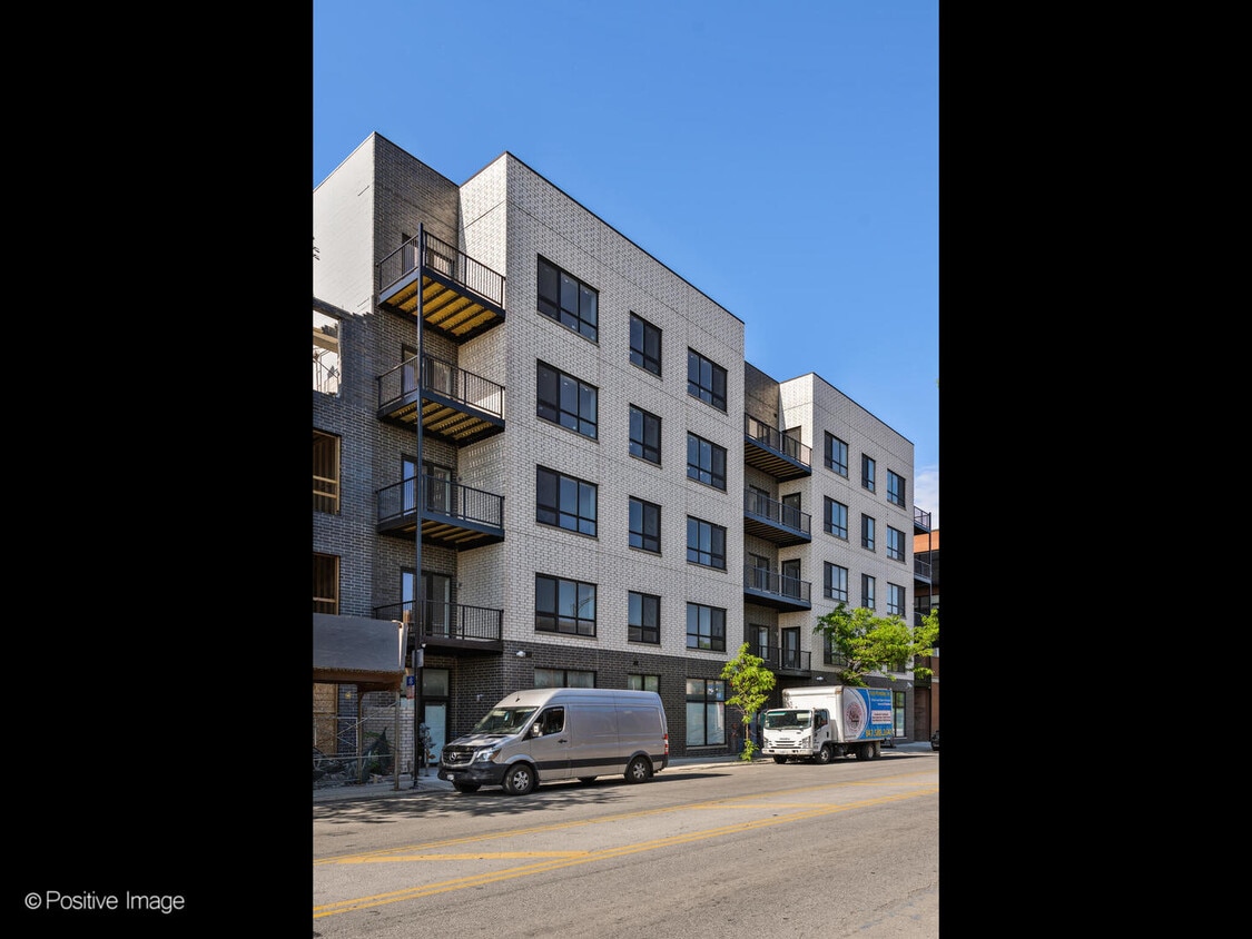 Primary Photo - 2139 W Madison St